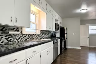 1075 S 7th Ave, Kankakee, IL 60901 - Photo 7