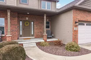 2110 Sinclair Ct, Bloomington, IL 61704 - Photo 5