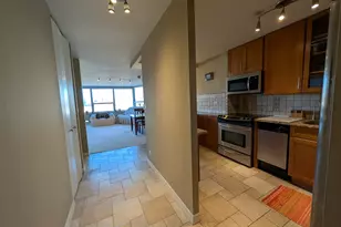 720 W Gordon Terrace, Chicago, IL 60613 - Photo 5