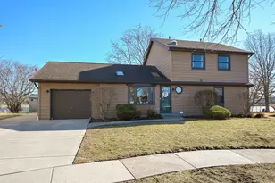 123 Heather Ln, Streamwood, IL 60107 - Photo 1