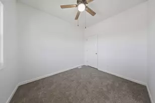 835 Bishop Ave, Aurora, IL 60506 - Photo 5