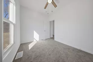 835 Bishop Ave, Aurora, IL 60506 - Photo 9