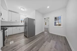 835 Bishop Ave, Aurora, IL 60506 - Photo 11