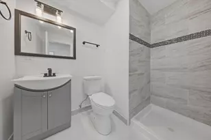 835 Bishop Ave, Aurora, IL 60506 - Photo 7