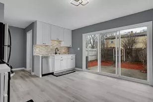 842 Colonial Dr, Wheeling, IL 60090 - Photo 5