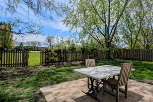 235 E Manchester Dr, Wheeling, IL 60090 - Photo 5