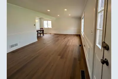 235 E Manchester Drive, Wheeling, IL 60090 - Photo 7