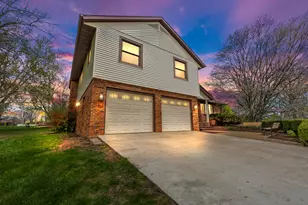 15878 Old Orchard Rd, Bloomington, IL 61705 - Photo 3