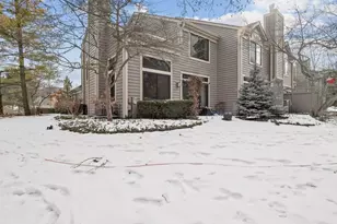 374 White Oak Ln, Lake Barrington, IL 60010 - Photo 5