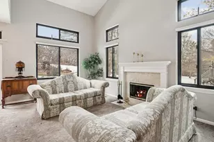 374 White Oak Ln, Lake Barrington, IL 60010 - Photo 7