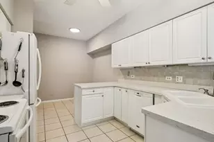 374 White Oak Ln, Lake Barrington, IL 60010 - Photo 13