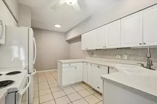 374 White Oak Ln, Lake Barrington, IL 60010 - Photo 7