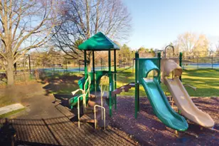 374 White Oak Ln, Lake Barrington, IL 60010 - Photo 33