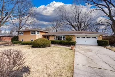 1105 N Maple Lane, Prospect Heights, IL 60070 - Photo 1