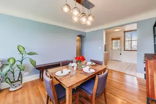 2300 W Farwell Ave, Chicago, IL 60645 - Photo 9