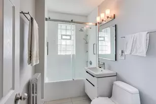 2300 W Farwell Ave, Chicago, IL 60645 - Photo 17