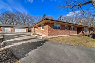 16 Yorkshire Dr, Lincolnshire, IL 60069 - Photo 3