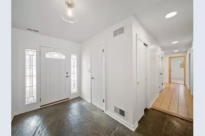 16 Yorkshire Drive, Lincolnshire, IL 60069 - Photo 5