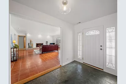 16 Yorkshire Drive, Lincolnshire, IL 60069 - Photo 5