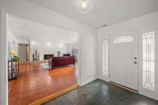 16 Yorkshire Dr, Lincolnshire, IL 60069 - Photo 5