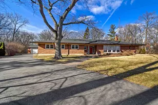 16 Yorkshire Dr, Lincolnshire, IL 60069 - Photo 1