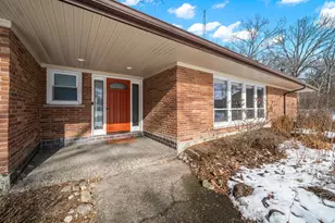 16 Yorkshire Dr, Lincolnshire, IL 60069 - Photo 3