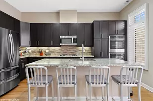 362 W Huron St, Chicago, IL 60654 - Photo 5