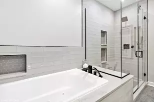 362 W Huron St, Chicago, IL 60654 - Photo 11