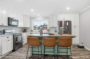 2022 Woodlane Dr, Lindenhurst, IL 60046 - Photo 9