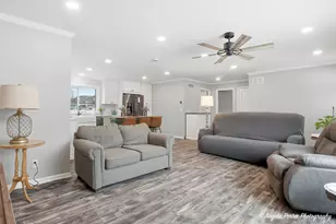 2022 Woodlane Dr, Lindenhurst, IL 60046 - Photo 5