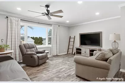 2022 Woodlane Drive, Lindenhurst, IL 60046 - Photo 3