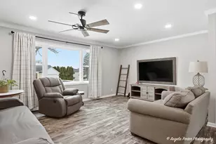 2022 Woodlane Dr, Lindenhurst, IL 60046 - Photo 3