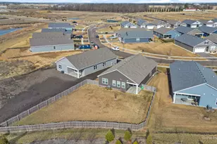 927 Plateau Dr, Pingree Grove, IL 60140 - Photo 5