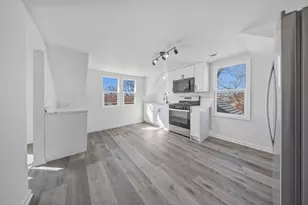 835 Bishop Ave, Aurora, IL 60506 - Photo 3