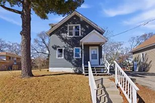 835 Bishop Ave, Aurora, IL 60506 - Photo 1