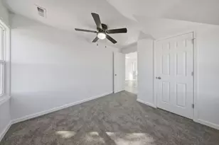 835 Bishop Ave, Aurora, IL 60506 - Photo 11