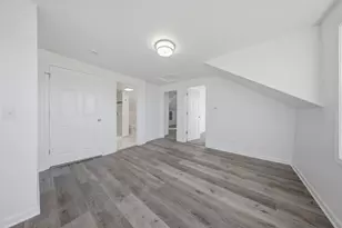 835 Bishop Ave, Aurora, IL 60506 - Photo 5