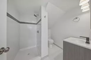 835 Bishop Ave, Aurora, IL 60506 - Photo 7