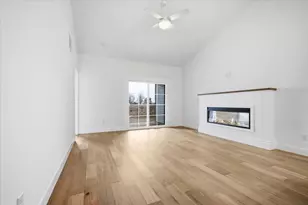 15 Stone Ml Ct, Bloomington, IL 61705 - Photo 3