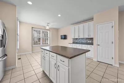 47 Regent Drive, Gilberts, IL 60136 - Photo 11