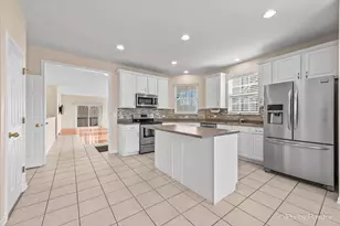 47 Regent Dr, Gilberts, IL 60136 - Photo 9