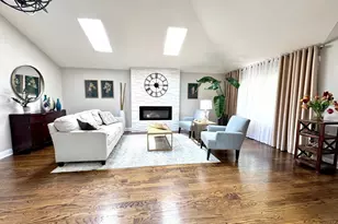 8057 Valley Dr, Palos Hills, IL 60465 - Photo 3