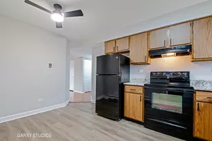 720 N Briar Hill Ln, Addison, IL 60101 - Photo 3