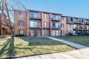 720 N Briar Hill Ln, Addison, IL 60101 - Photo 1