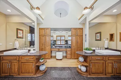 8425 Hickory Court, Burr Ridge, IL 60527 - Photo 33