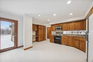 8425 Hickory Ct, Burr Ridge, IL 60527 - Photo 21