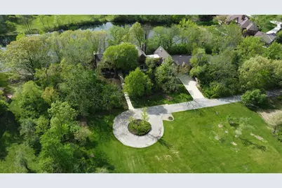 8425 Hickory Court, Burr Ridge, IL 60527 - Photo 3