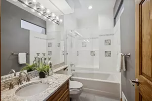 8425 Hickory Ct, Burr Ridge, IL 60527 - Photo 35