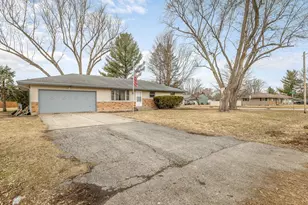 8420 Bobolink Dr, Machesney Park, IL 61115 - Photo 5