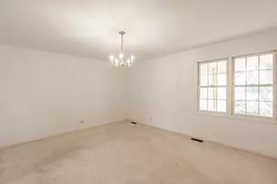 182 Montclair Rd, Vernon Hills, IL 60061 - Photo 3